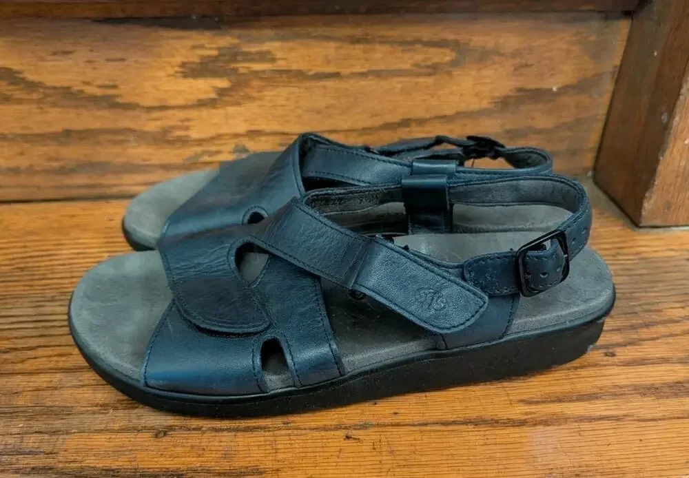 SAS Huggy Sandals Women's 9.5 Tripad Comfort Cross Ankle Strap Dark Gray
